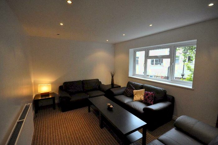 6 Bedroom Terraced House To Rent In Richmond Avenue, Hyde Park, Leeds, LS6