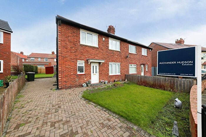 2 Bedroom Semi-detached House For Sale In Farne Road, Palmersville, NE12