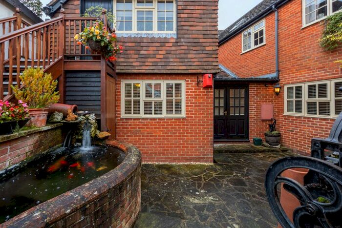 1 Bedroom Flat To Rent In Post Office Lane, Wantage, OX12