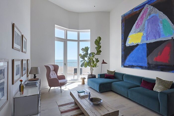 2 Bedroom Detached House For Sale In Shoreline Crescent, Folkestone, Kent, CT20