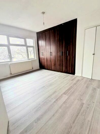 4 Bedroom Semi-Detached House To Rent In Almond Avenue, Ealing, W5