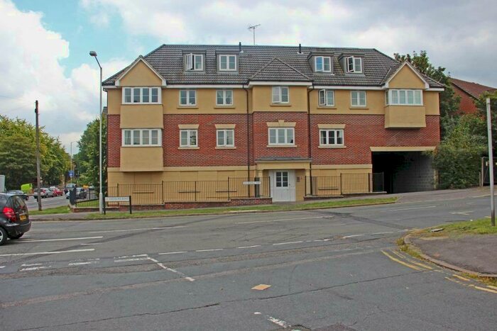 2 Bedroom Flat To Rent In St. Saviours Road, Reading, Berkshire, RG1