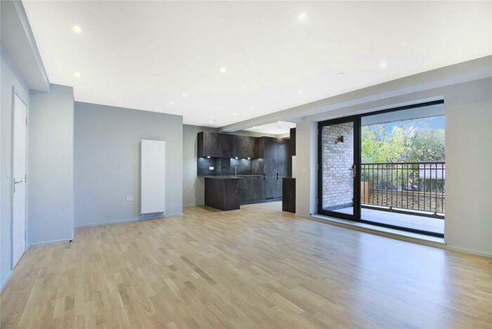 2 Bedroom Flat To Rent In Cedar House, Mowlem Street, London, E2