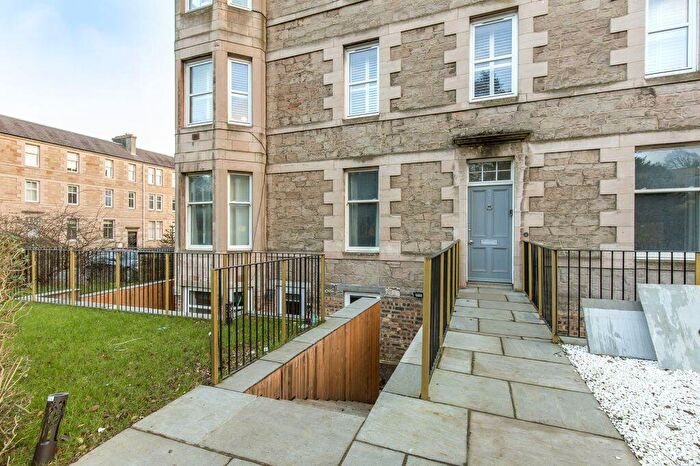 2 Bedroom Flat For Sale In Corstorphine Road, Edinburgh, EH12