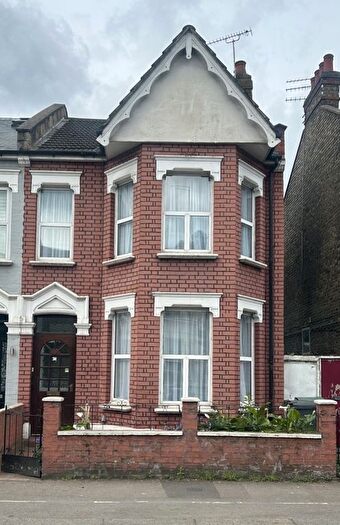 4 Bedroom Terraced House To Rent In Wightman Road, London, N8