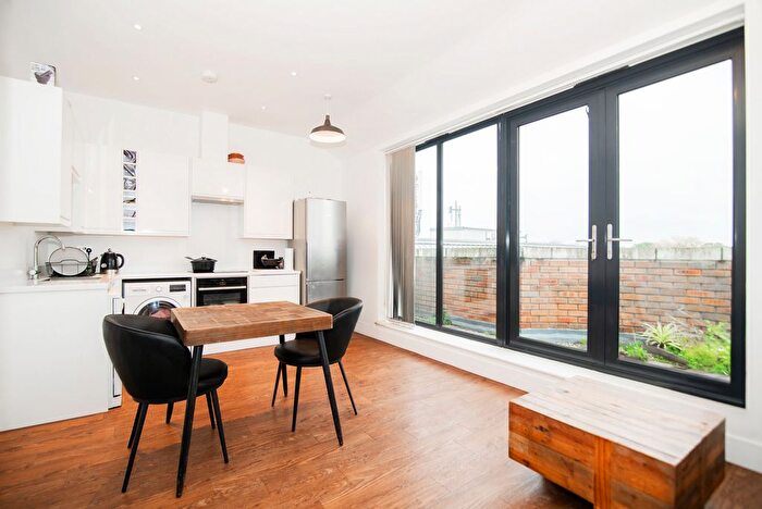 1 Bedroom Flat To Rent In Lower Richmond Road, Richmond, TW9