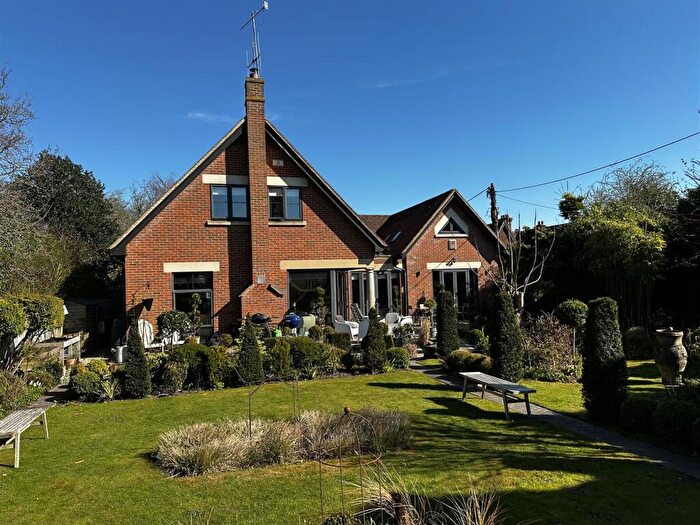 4 Bedroom House For Sale In Lockeridge, Marlborough, SN8