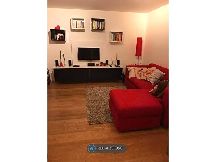2 Bedroom Flat To Rent In Cline Road, London, N11