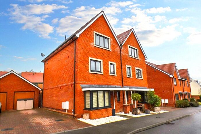 4 Bedroom Town House To Rent In Quiller Avenue, Arborfield Green, Reading, Berkshire, RG2