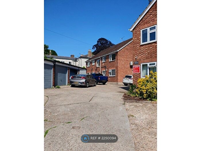 2 Bedroom Flat To Rent In Royal Court, Brentwood, CM14