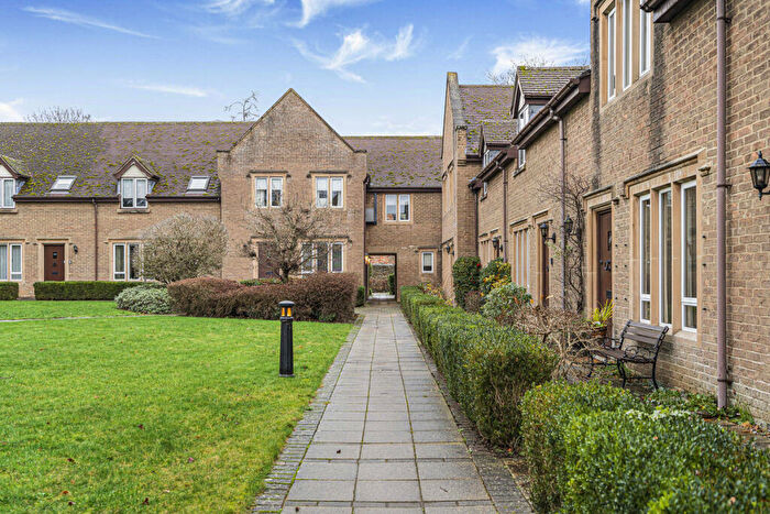 2 Bedroom Apartment For Sale In Kings End, Bicester, OX26