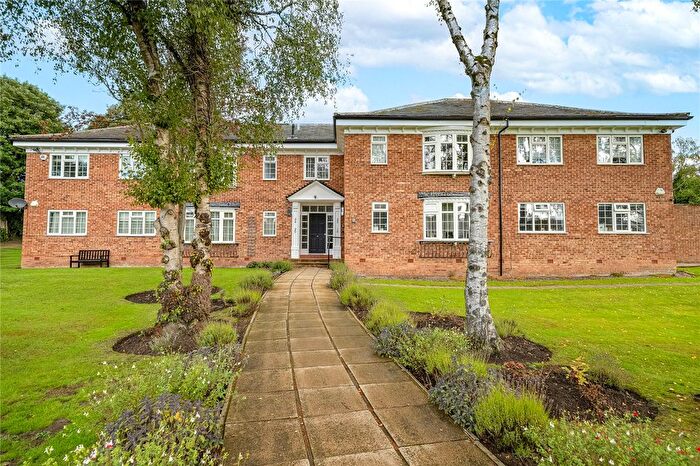 3 Bedroom Flat For Sale In Sandmoor Green, Leeds, West Yorkshire, LS17