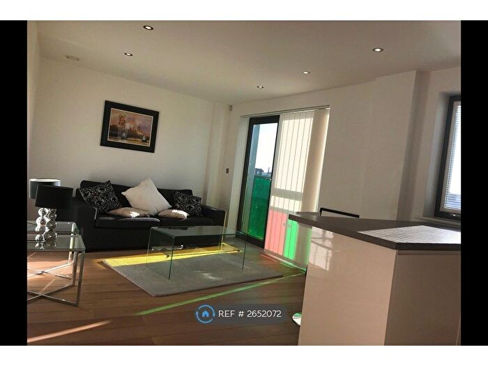 1 Bedroom Flat To Rent In Bicycle Mews, London, SW4