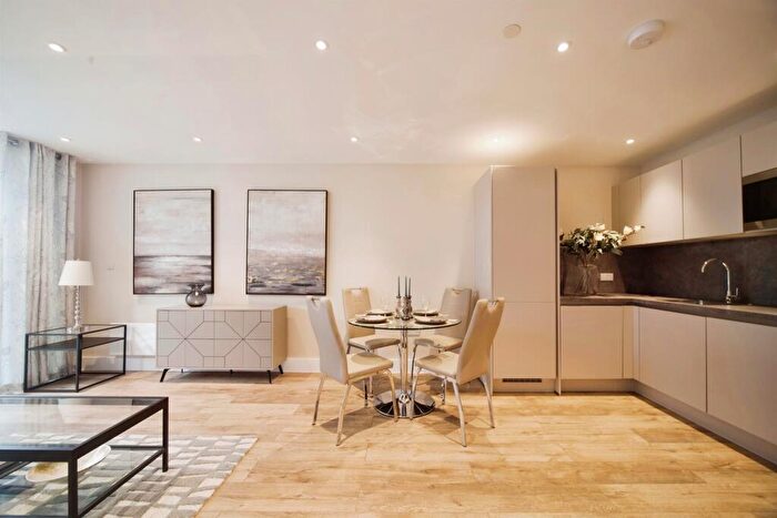 1 Bedroom Apartment For Sale In Stanborough Gardens, Hoddesdon, EN11