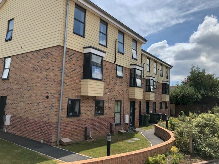 4 Bedroom Terraced House To Rent In Pelham Road, Cowes, PO31