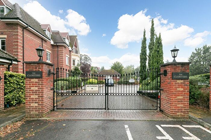 2 Bedroom Flat For Sale In London Road Burpham, Surrey, GU1