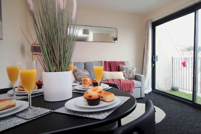 3 Bedroom Flat To Rent In Masonic, St. Helens Road, Swansea, Wales, SA1