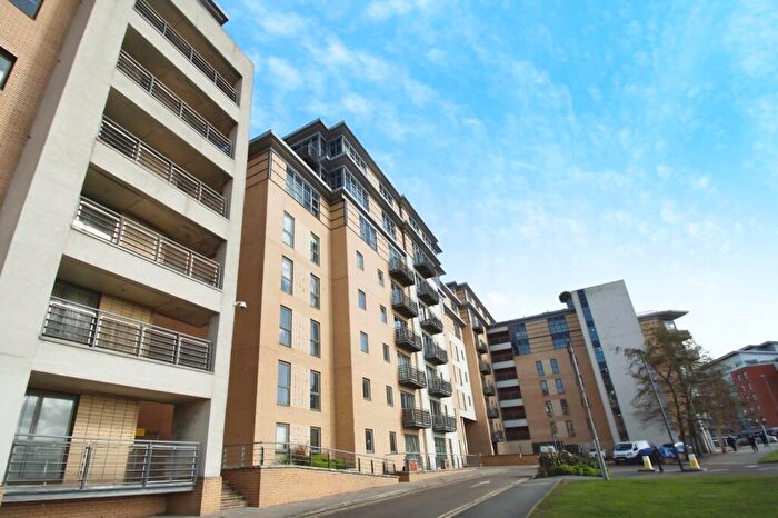 1 Bedroom Flat To Rent In Cromwell Court, Leeds, Uk, LS10