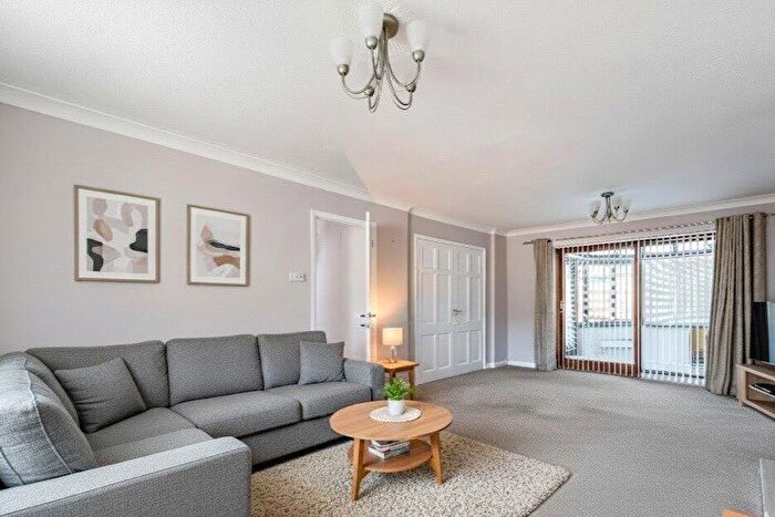 4 Bedroom Detached House For Sale In St. Johns Road, Mortimer Common, Reading, Berkshire, RG7