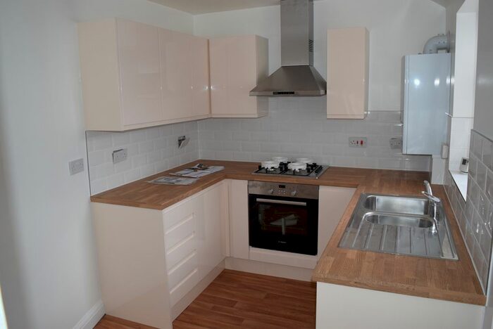 2 Bedroom Flat To Rent In London Road, Westcliff-On-Sea, Essex, SS0