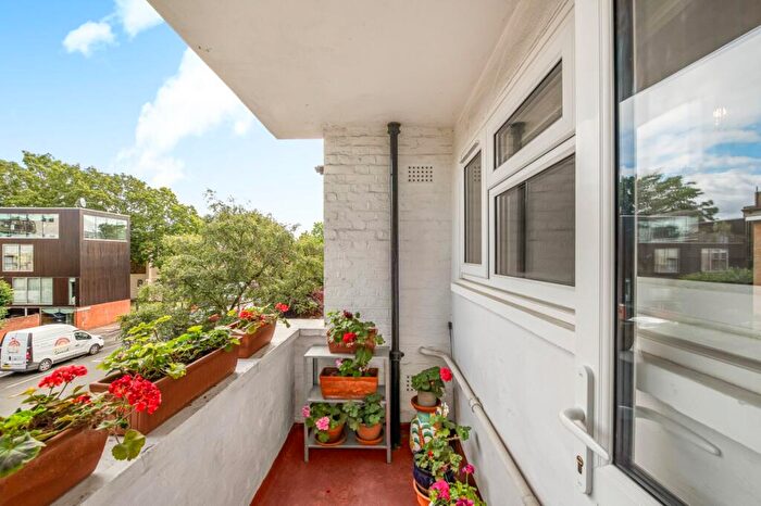 2 Bedroom Flat For Sale In John Dee House, Mortlake High Street, SW14