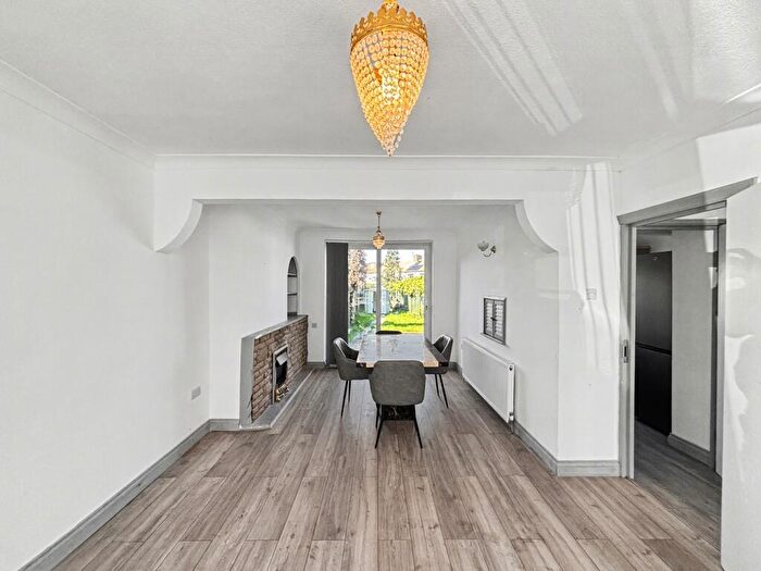 6 Bedroom Semi Detached House To Rent In Shaldon Road, Edgware, HA8