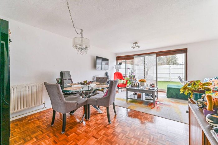 3 Bedroom End Terrace House For Sale In Brierley Close, South Norwood, London, SE25