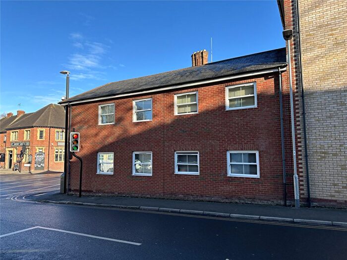 2 Bedroom Flat To Rent In Victoria Street, Taunton, Somerset, TA1