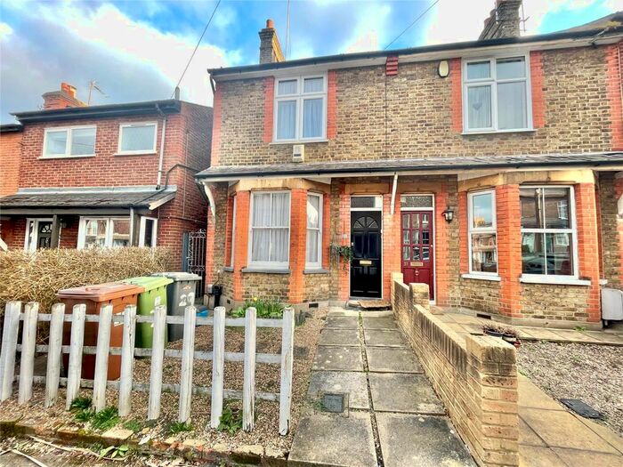 2 Bedroom End Of Terrace House To Rent In Station Road, Radlett, Hertfordshire, WD7