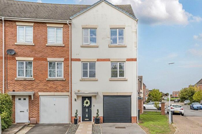 4 Bedroom End Of Terrace House For Sale In Mayflower Road, Covingham, Swindon, SN3
