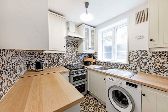 1 Bedroom Flat For Sale In Manor Vale, Boston Manor Road, Brentford, TW8