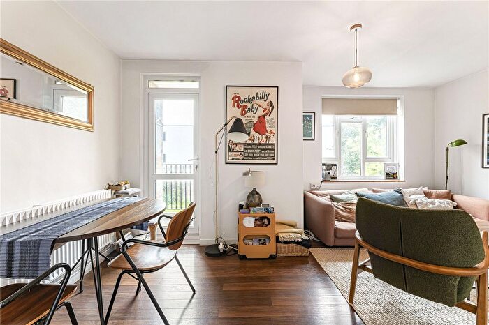 2 Bedroom Flat For Sale In Penshurst Road, London, E9
