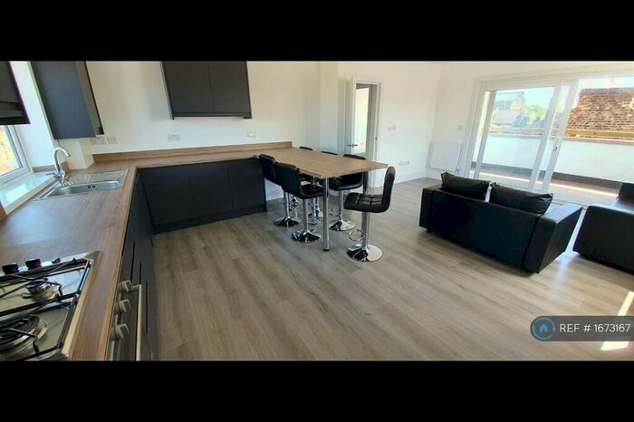 3 Bedroom Flat To Rent In Forest Gate, London, E7