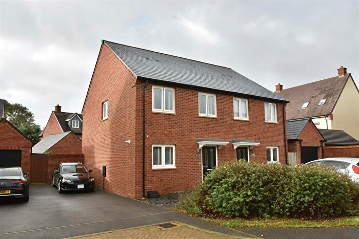 3 Bedroom Semi-Detached House For Sale In Bayliss Drive, Upper Heyford, OX25