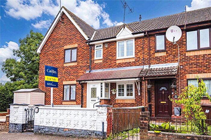 2 Bedroom Terraced House For Sale In Aycliffe Road, Borehamwood, Hertfordshire, WD6