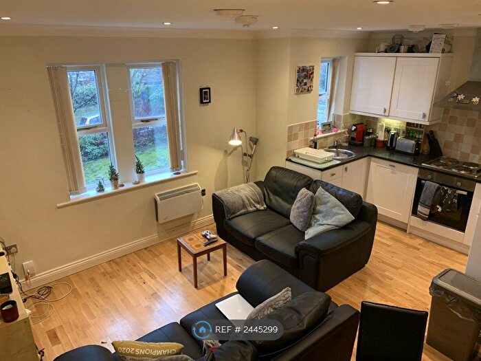 2 Bedroom Flat To Rent In Hillside House, Leeds, LS6