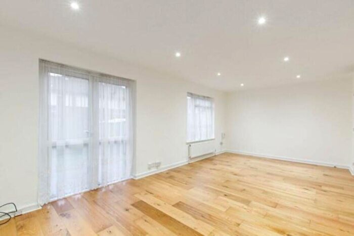 5 Bedroom Semi Detached House To Rent In Palmerston Crescent, Palmers Green, London, N13