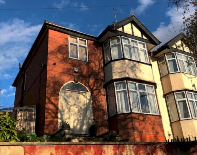 3 Bedroom Semi-Detached House To Rent In Kenneth Road, Luton, LU2