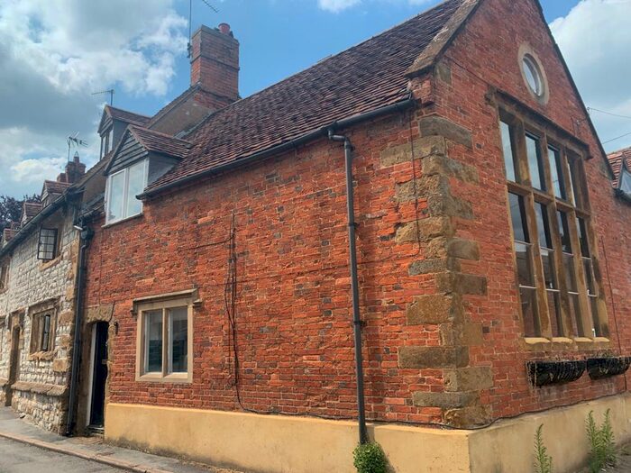 2 Bedroom House To Rent In Southam Street, Kineton, CV35