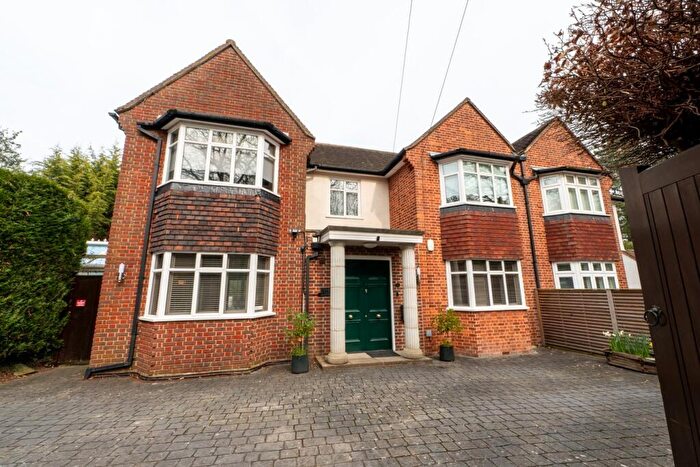 4 Bedroom Semi Detached House For Sale In Oaks Road, Shirley, Croydon, CR0