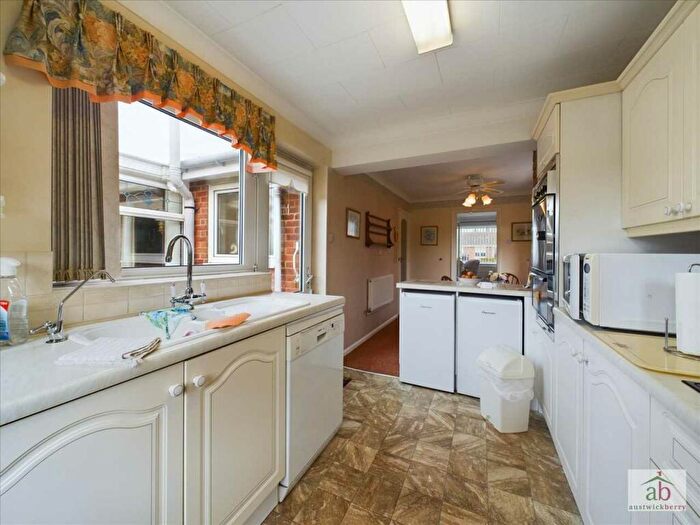 3 Bedroom Bungalow For Sale In West Mill Green, Bentley, IP9