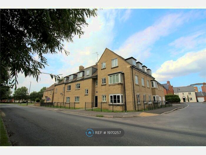 2 Bedroom Flat To Rent In Gault House, Swindon, SN25