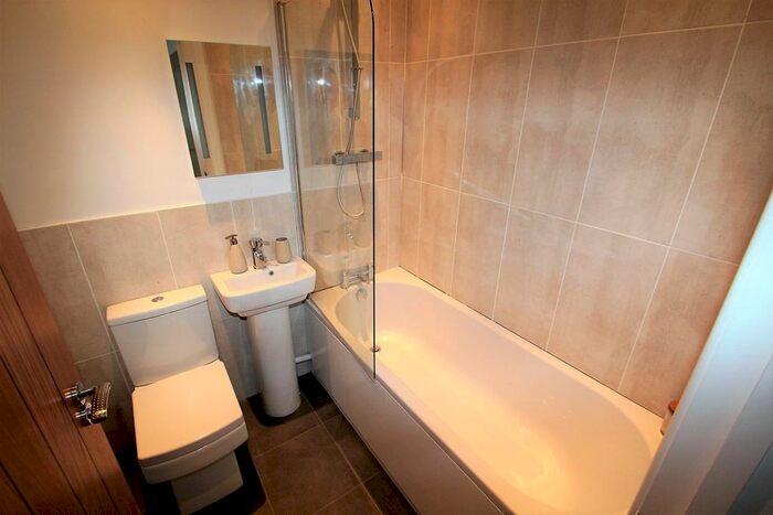 1 Bedroom Flat To Rent In Isambard Brunel Road, Portsmouth, PO1