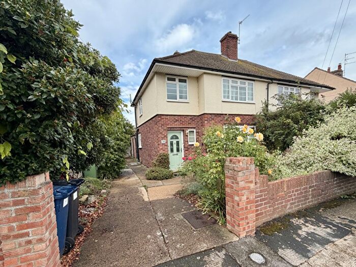 3 Bedroom Semi-Detached House For Sale In Linden Grove, Godmanchester, PE29