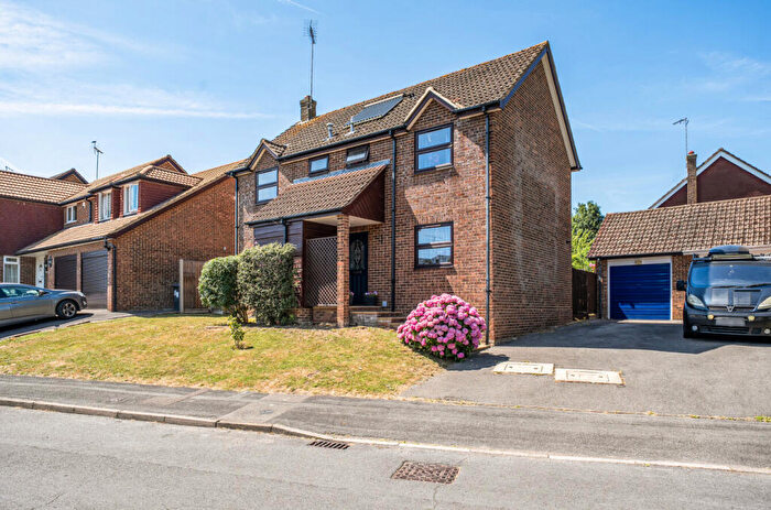 4 Bedroom Detached House For Sale In Middle Mead, Hook, Hampshire, RG27