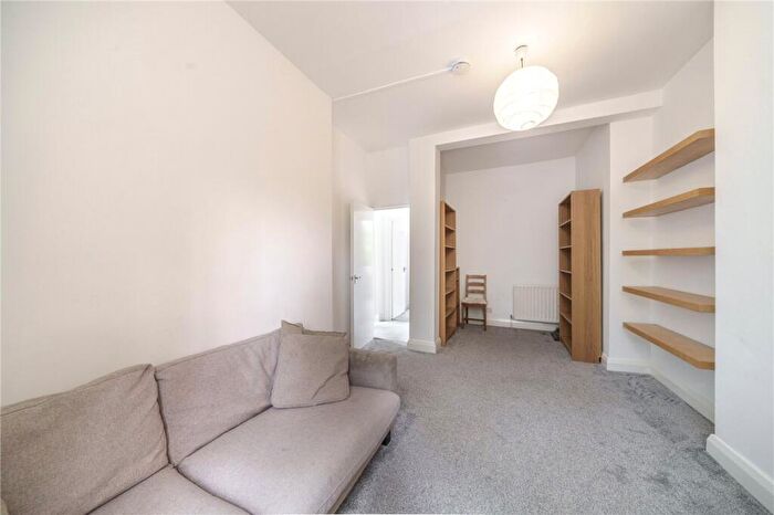 3 Bedroom Apartment To Rent In Lordship Lane, East Dulwich, London, SE22