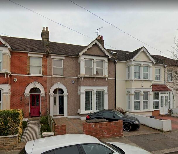2 Bedroom Flat To Rent In Airthrie Road, Goodmayes, Ilford, IG3