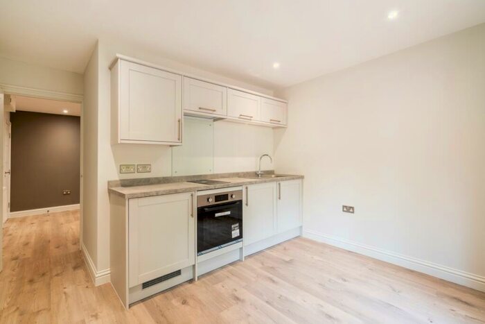 Flat To Rent In Crondall Road Crookham Village, GU51