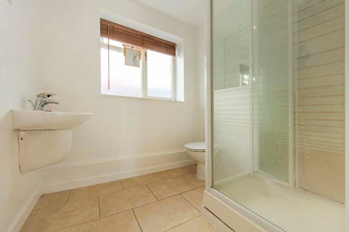 Studio To Rent In Camberwell Road, SE5