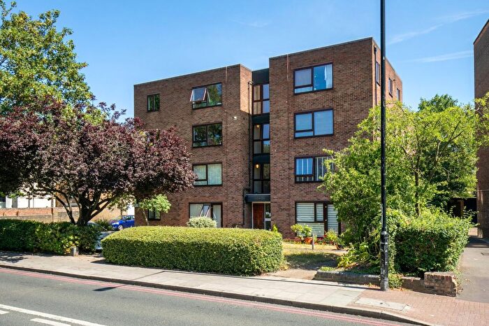 1 Bedroom Flat To Rent In Grangewood, - Upper Richmond Road, SW15